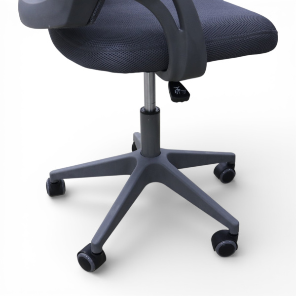 Кресло офисное 8390М-GR /Eurostile/Дара